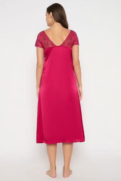 clovia picture chic basic night dress in pink satin 940625